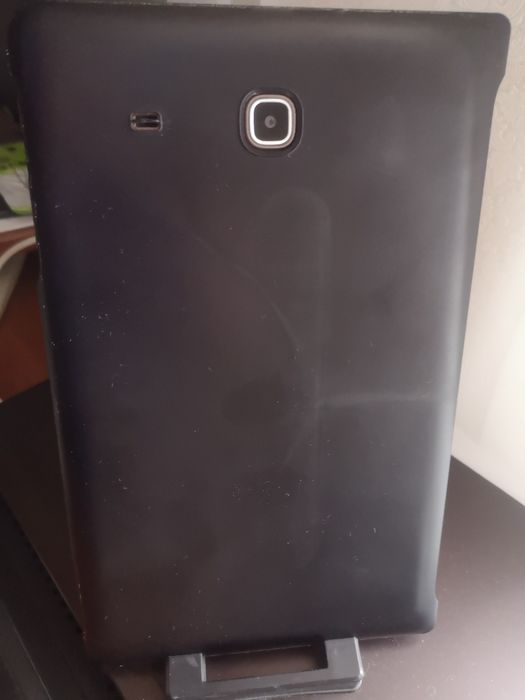 Планшет Samsung sm t561, 9.6 дюймів, 1.5озу, сім, чохол, без звуку