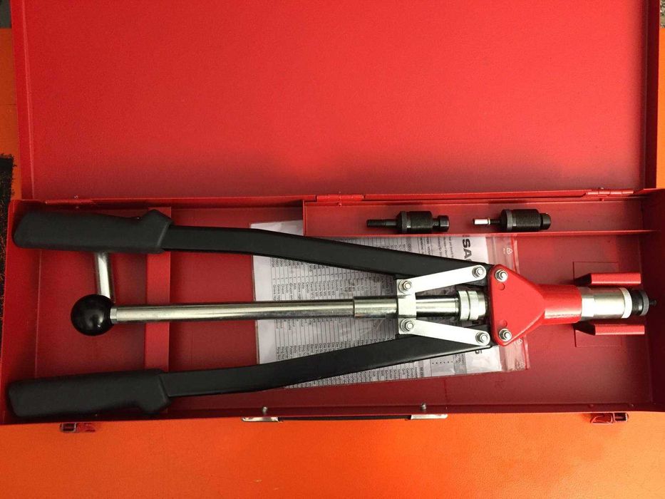 Rebitadora de porcas de cravar