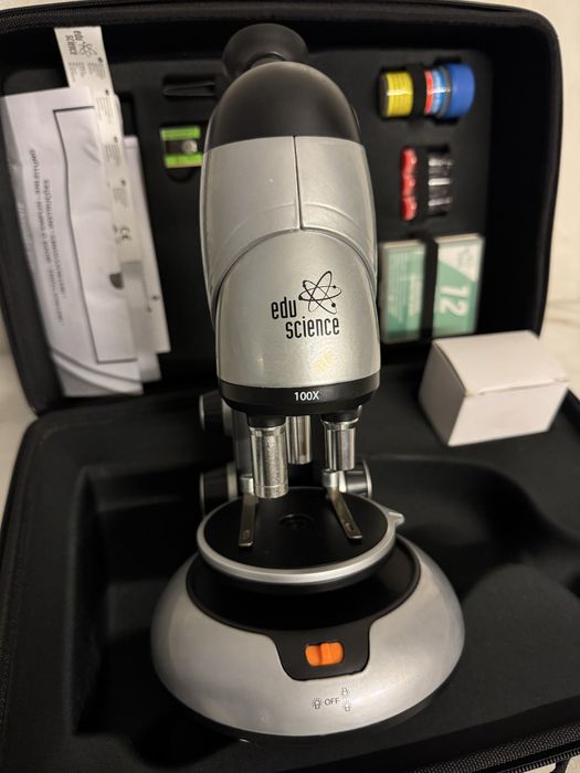 Microscópio de brincar