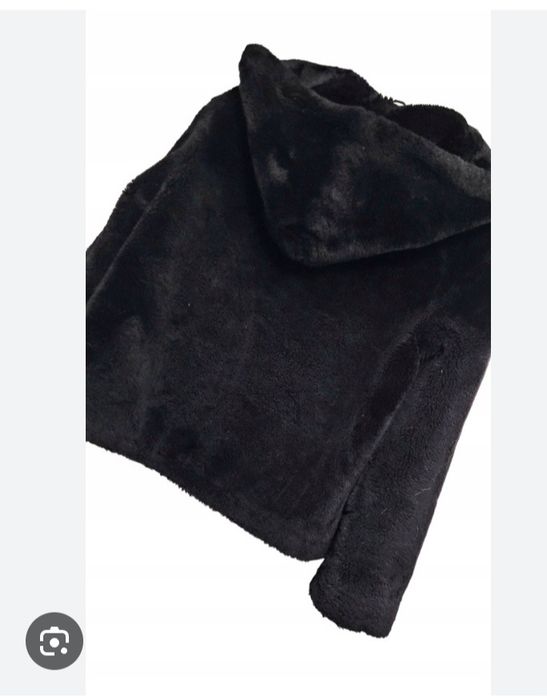 Czarne milutkie futerko Stradivarius polecam!