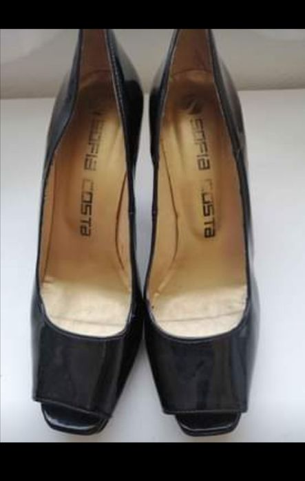 Sapatos de Marca Tamanho 39 Novos