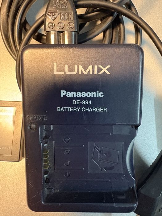 Carregador Panasonic e 2 Baterias de Litium