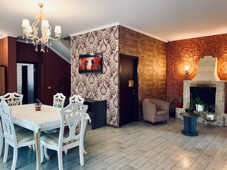 Посуточная аренда дома 460 кв., 6 раздельных спален. Сауна.