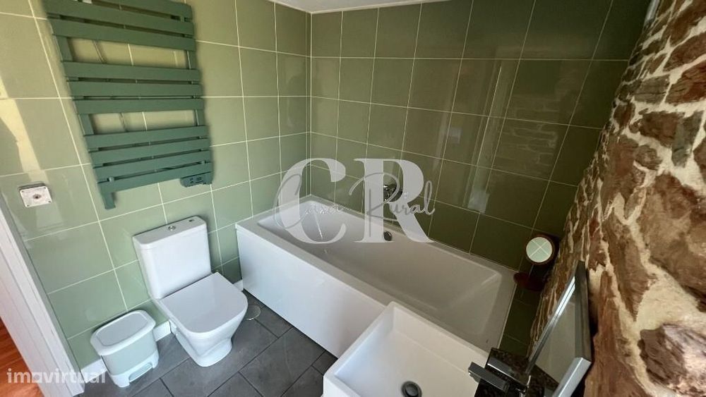 Casa de Pedra Renovada, Ruínas, Riacho, Poços e 15.570m2 de Terreno na