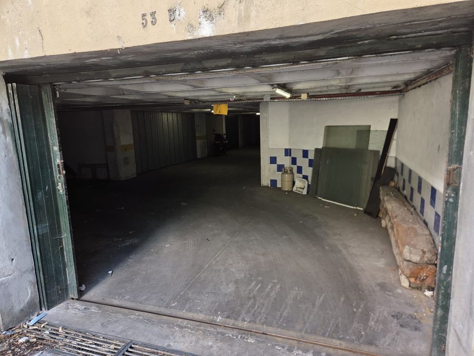 Box fechada, em Alfragide