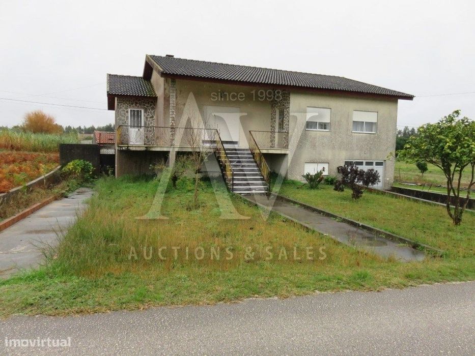 Casa de cave, R/C e logradouro - LOURIÇAL - POMBAL |LEILÃO ELETRÓNI...