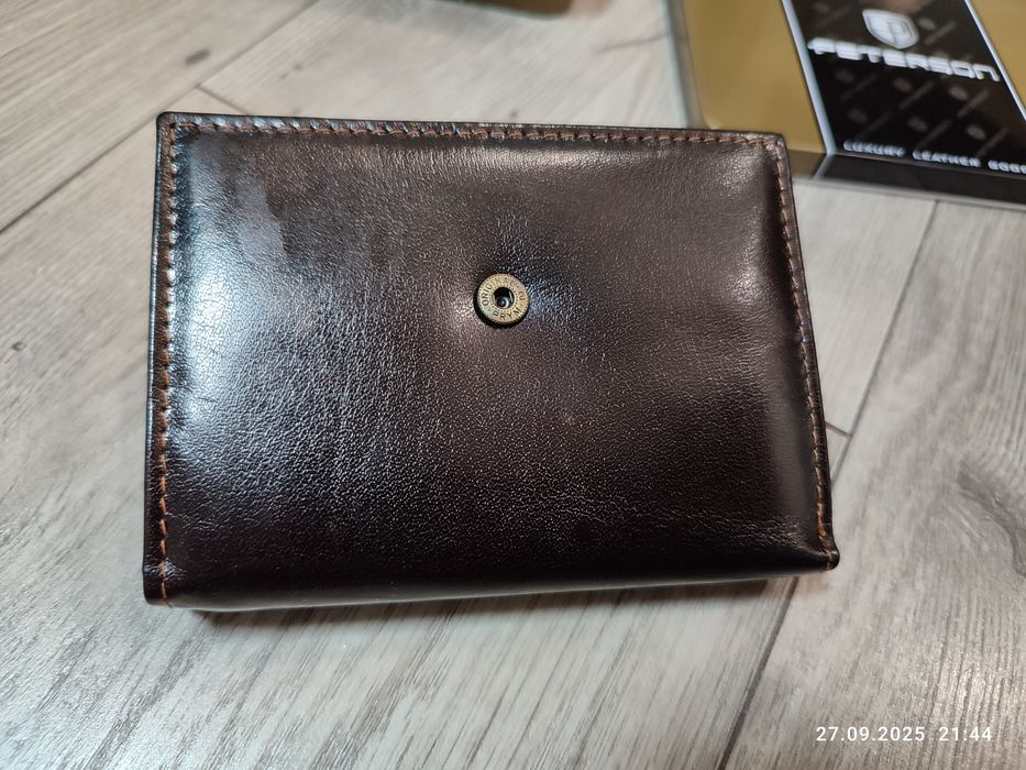 Skórzany portfel damski Peterson