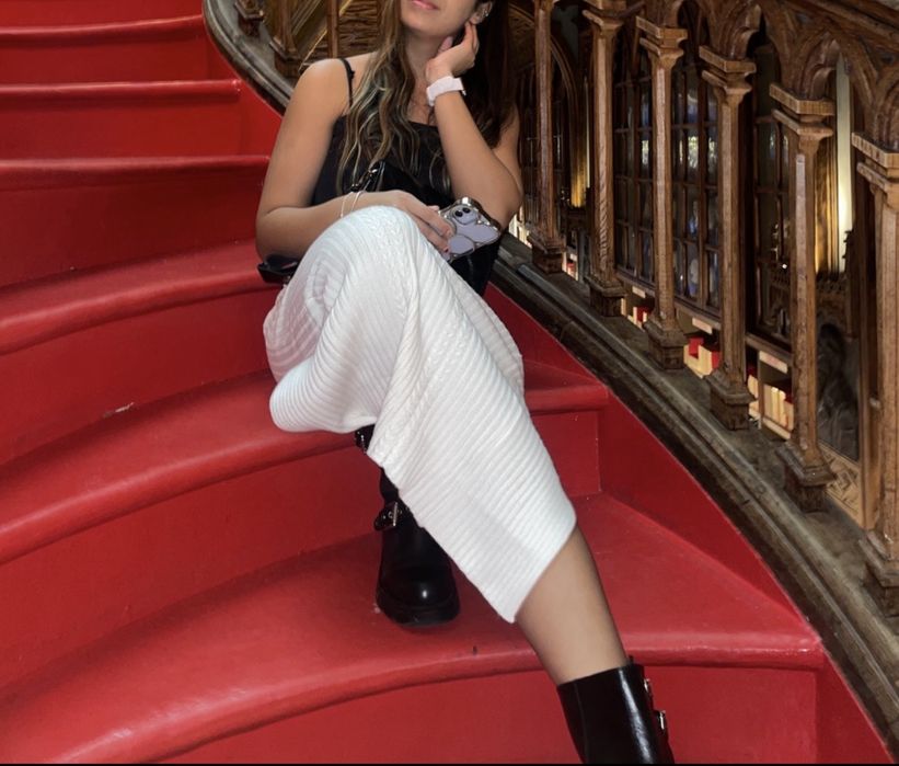 Saia longa branca, com corte