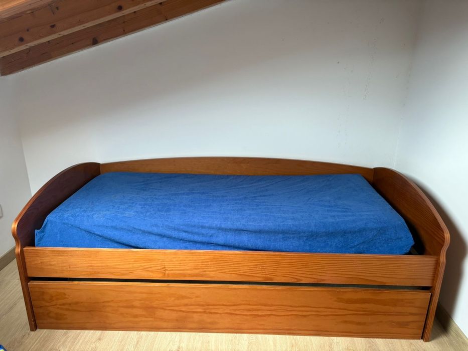 Cama dupla de solteiro