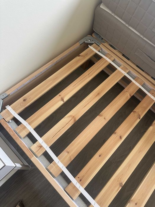 [RESERVADO] Conjunto: 2 Bases de Cama + 2 Colchões IKEA HAMARVIK (90x200cm). Juntam-se numa cama de casal/king