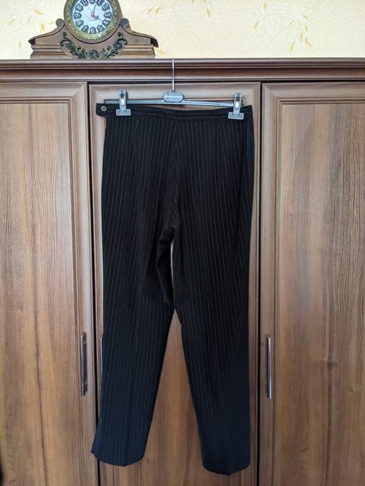 Класичні жіночі брюки в полоску