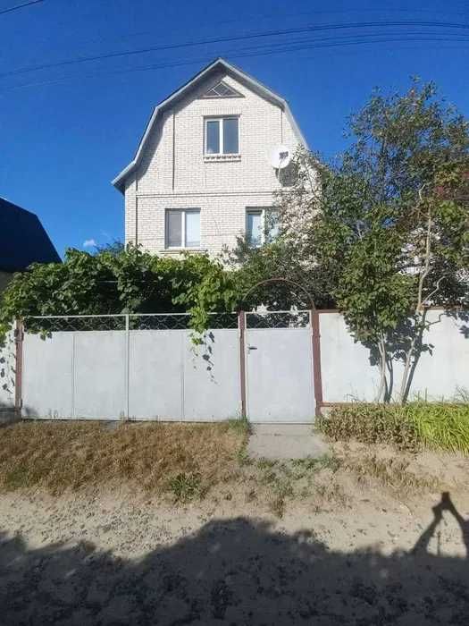 Продам приватний будинок с. Дзвінкове.Гараж,колодязь,альтанка,газ