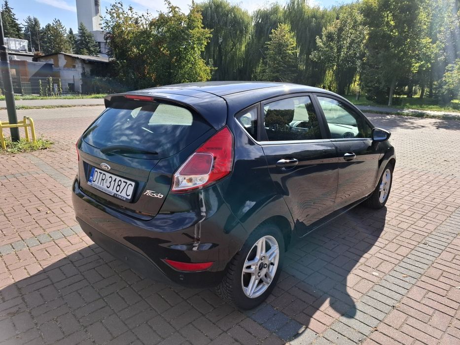 Fiesta Automat Lift 1.6 benz 127 tys km Titanium czujniki park Zarejestrowana