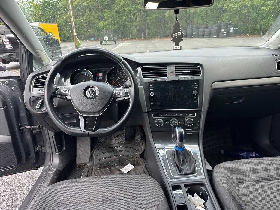 Volkswagen e-Golf SE      2019