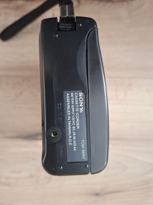 Sony, model TCM-S66V.