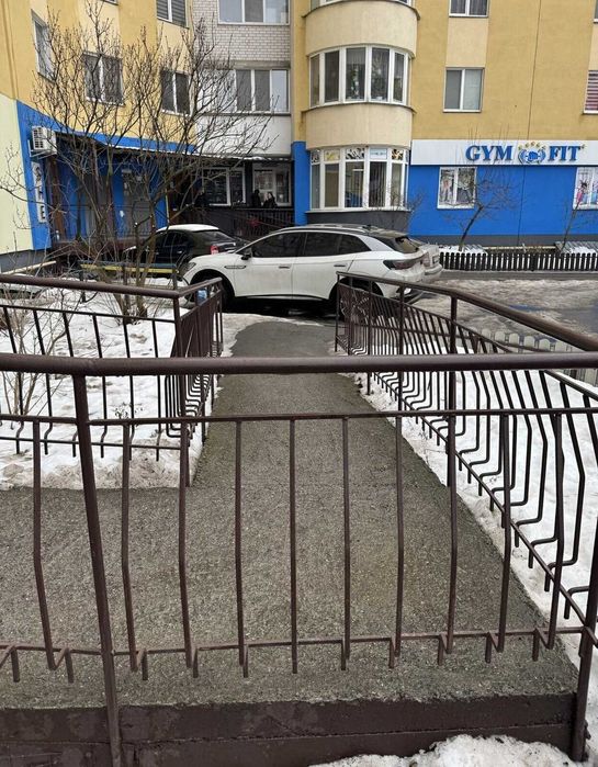 Продаж комерційного приміщення в р-ні Тяжилів