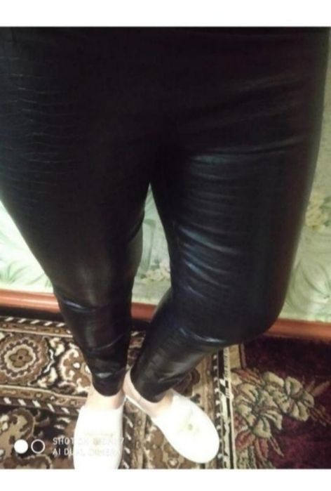 Штаны фирменные с эко кожи Zara.