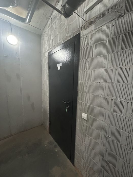 Продам простору комору (кладовку) в ЖК Моцарт (вул.Короленка,2К) Центр