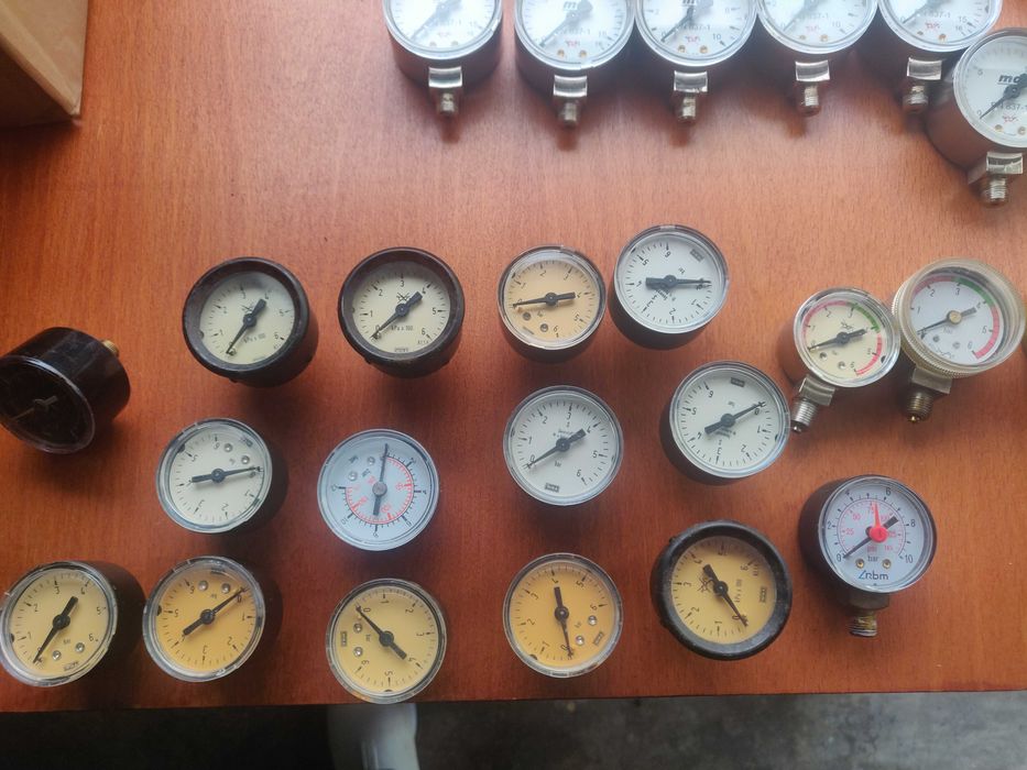 vários tipos de manómetros