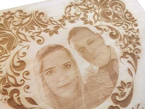 Album Ślubny Drewniany z grawerem ze zdjęcia A4