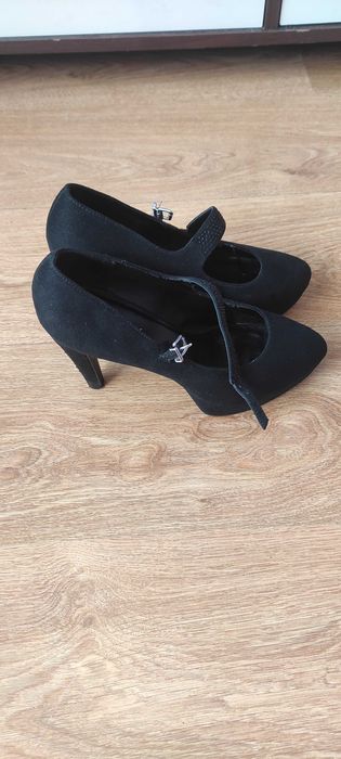 Szpilki CATWALK  używane