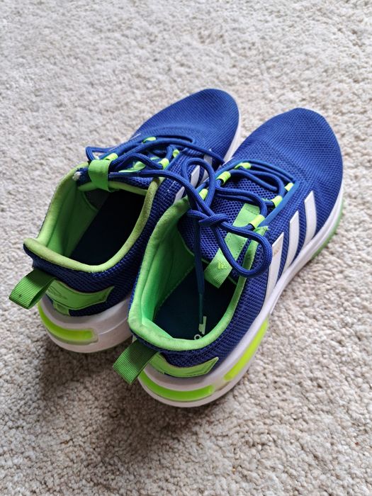 Buty sportowe chłopięce w bardzo dobrym stanie 38