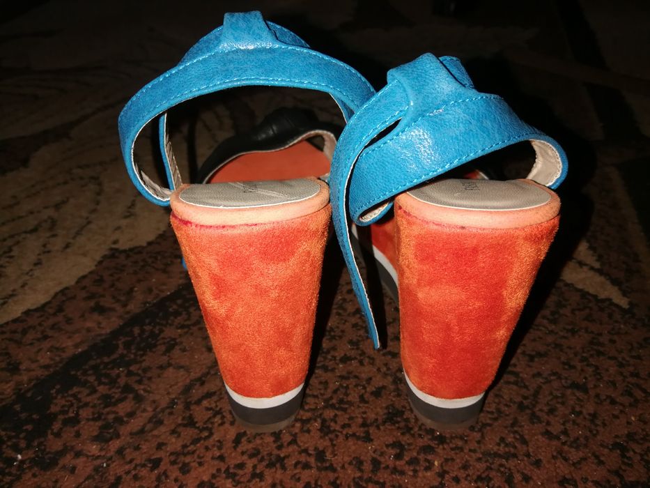 Buty damskie na koturnie nr. 38