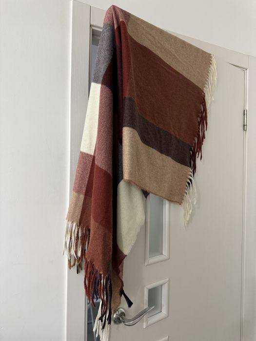 Теплий шарф у клітинку