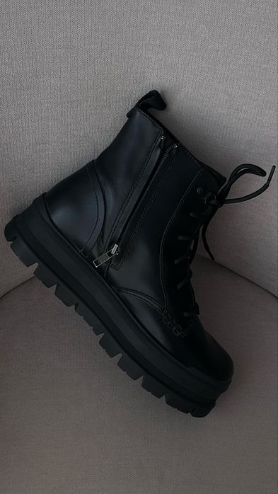 Черевики UGG Sidnee