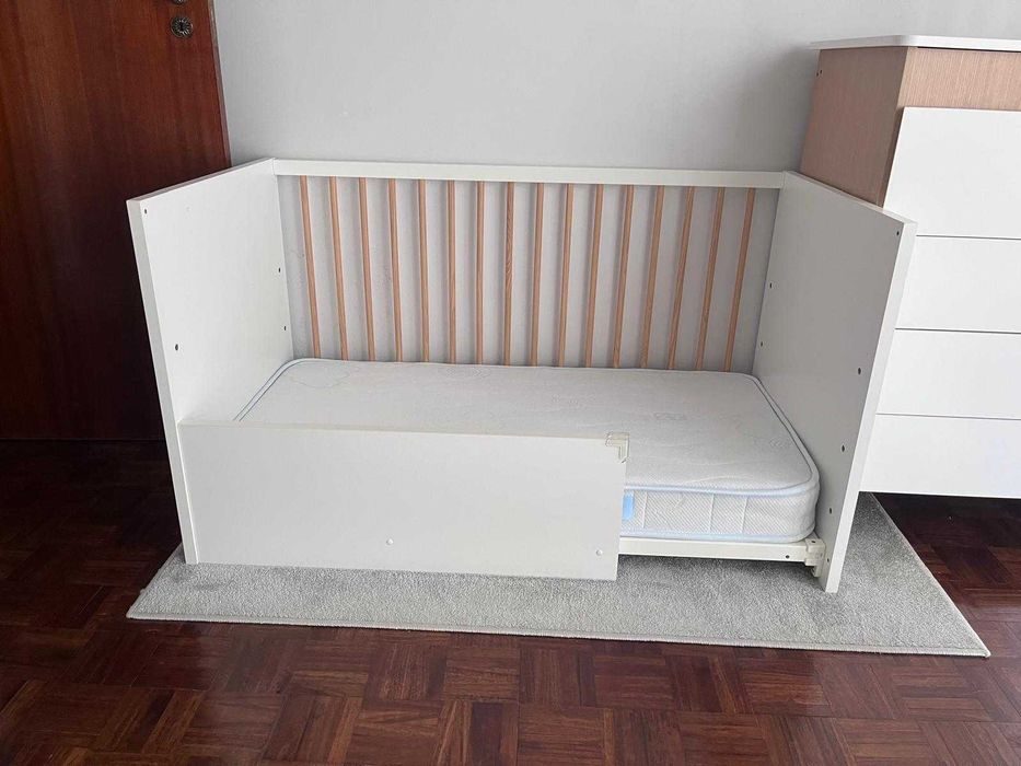 Conjunto Completo ZY Baby – Cama 3 em 1 + Colchão + Cómoda com Banheira