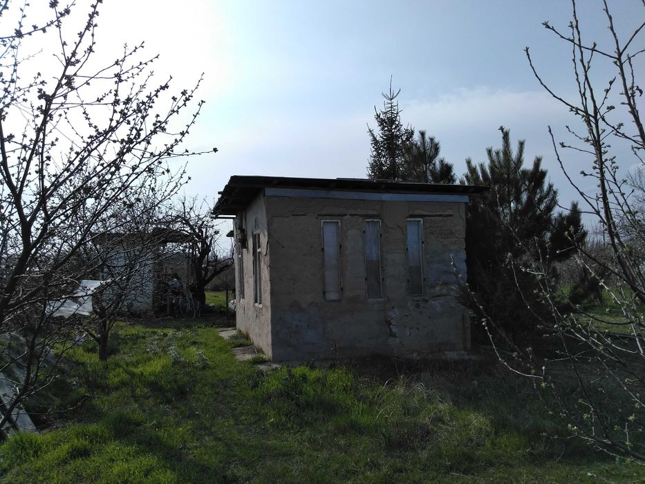 Продам дачу з будинком в м. Нікополь, сади Дніпро (можливо під розбір). З електропостачанням