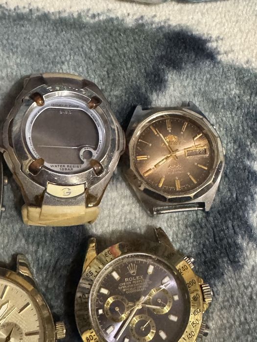 Продам все часы что на фото