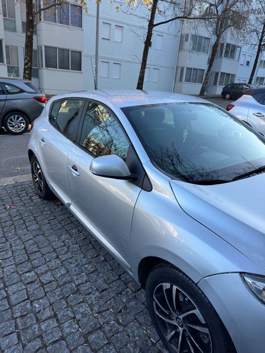 Megane 3 bem carro