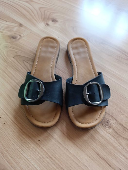 Klapki z klamerką Graceland