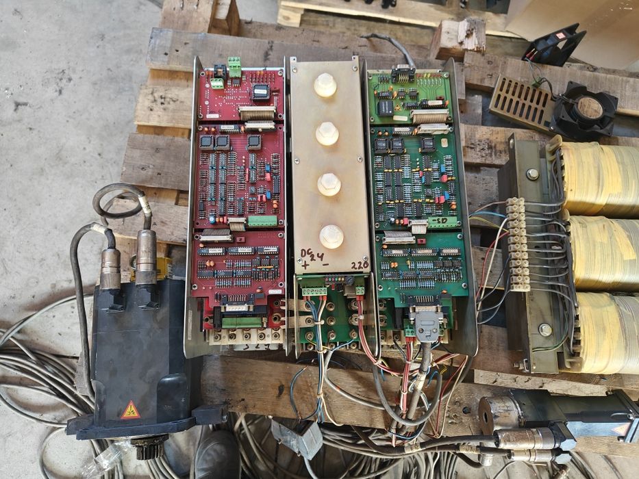 Сервомотори з драйверами і трансформатором