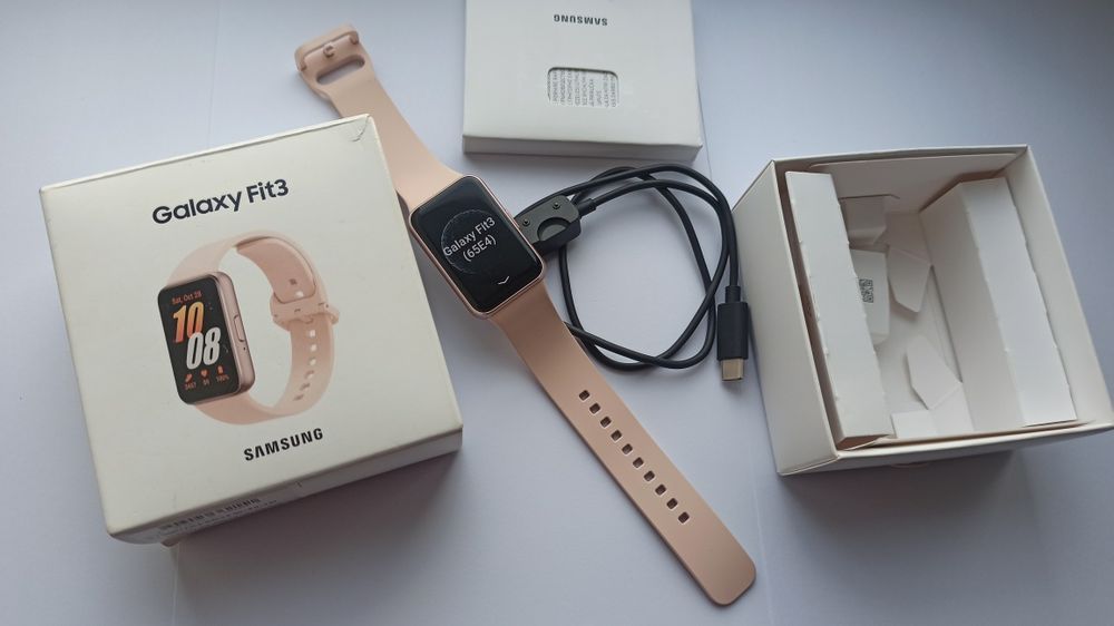 Крутий фітнес браслет Samsung Galaxy Fit3