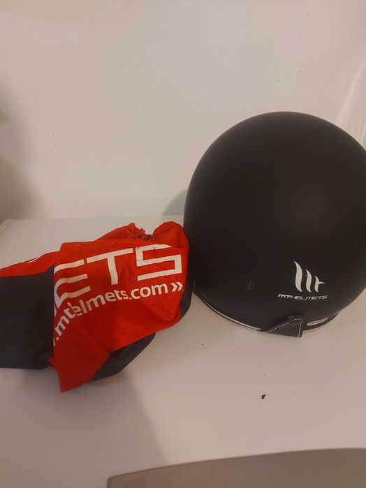 Capacete vintage, completamente novo
