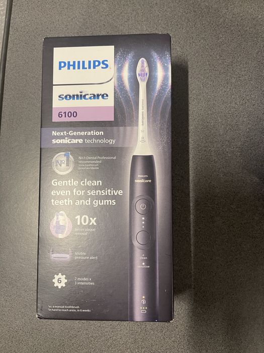 Електрична зубна щітка Philips 6100 чорна
