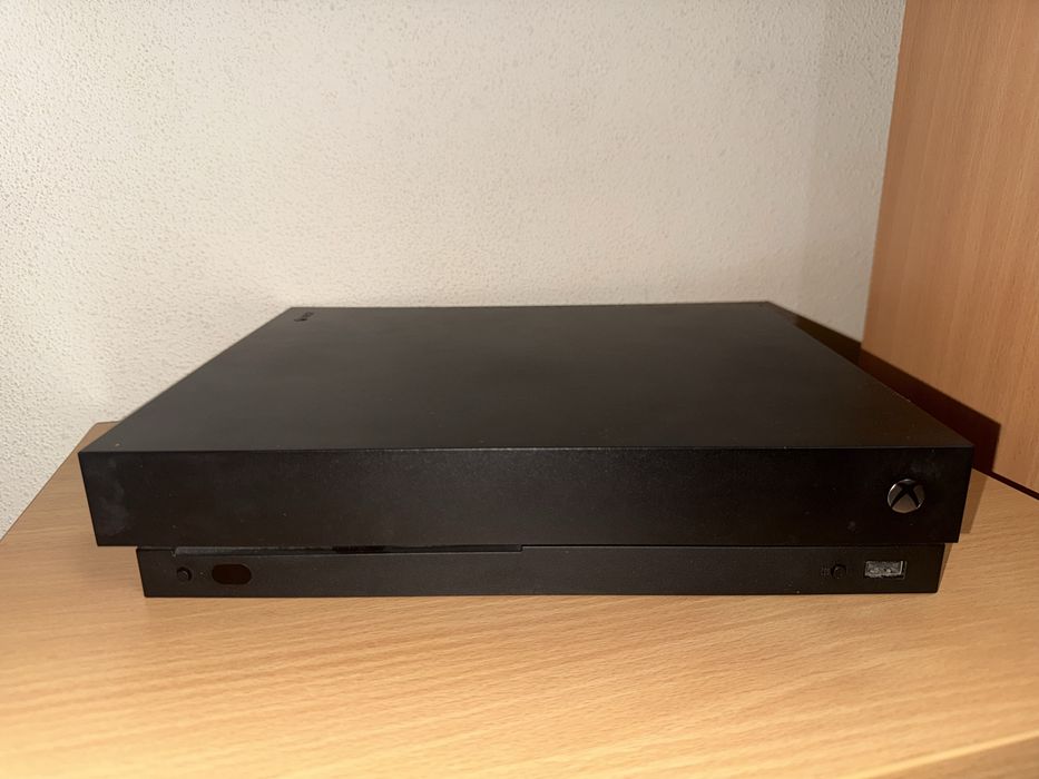 Xbox One X 1TB