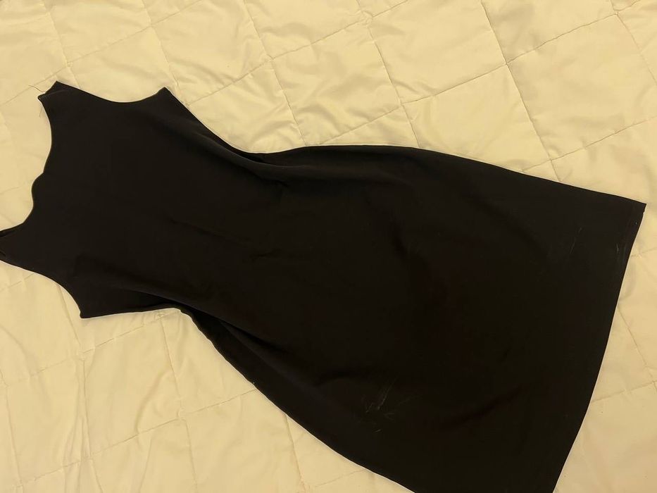 czarna sukienka w stylu Chanel