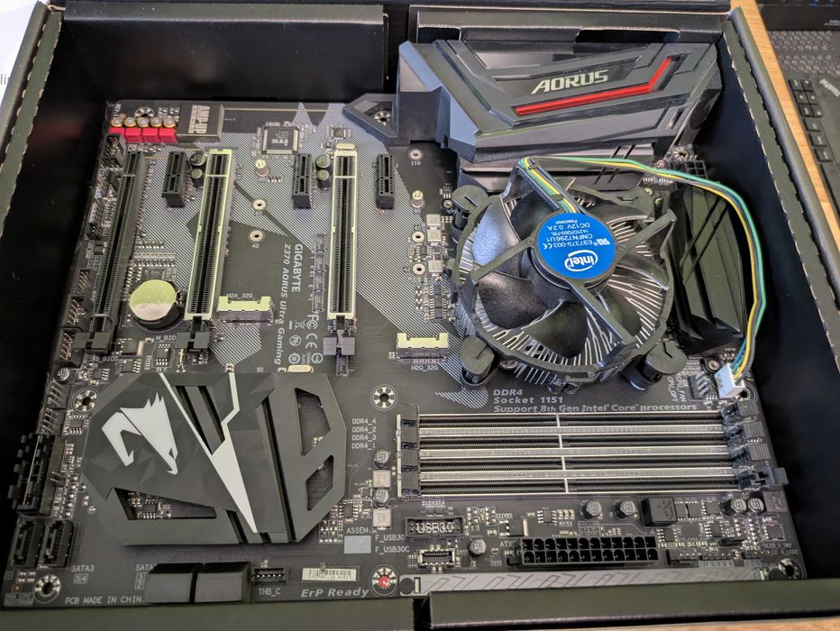 Płyta główna Aorus Z370 Ultra Gaming + procesor i3-8100 Gratis