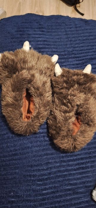 Pantufas bigfoot castanhas