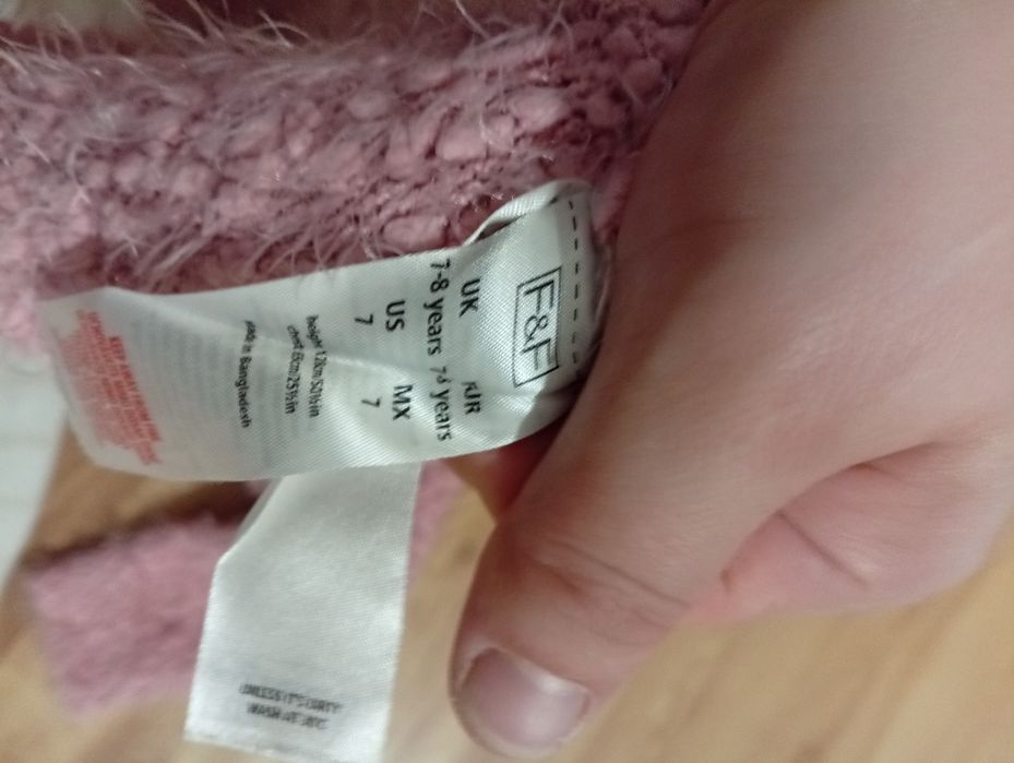 Sweterek dla dziewczynki 128