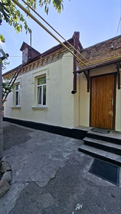 Продається будинок в центральній частині міста