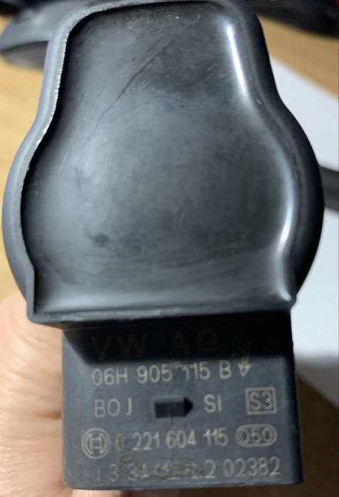 Катушки запалення BOSH VW 06H905 115B б/в - 2 шт.