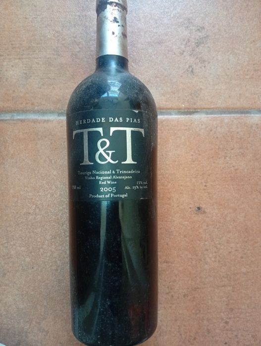 Vinhos antigos de várias regiões e castas