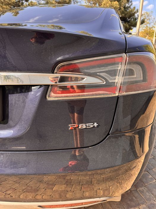 Tesla model s P85+. 2013
