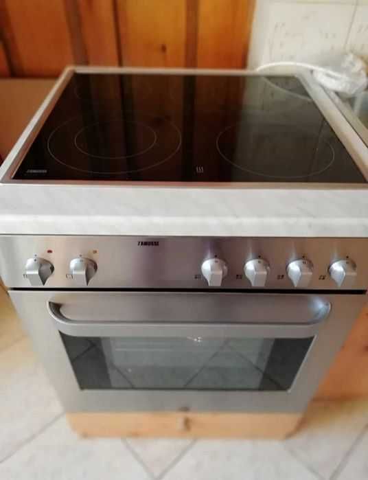 Kuchenka elektryczna ceramiczna Zanussi