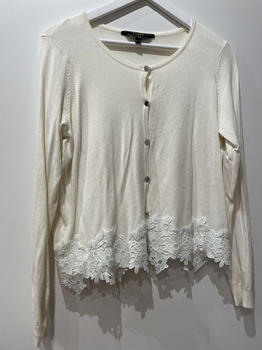 Кофтинка на гудзиках з мереживом