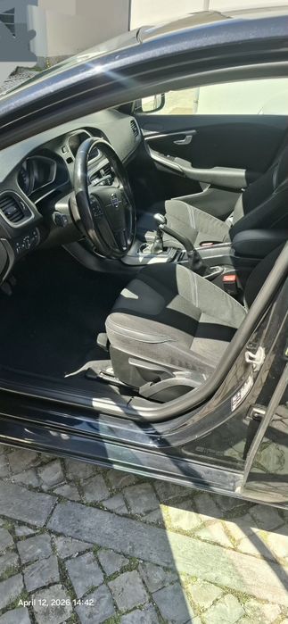 “Volvo V40 D2 | Revisões em dia, super económico | Impecável.